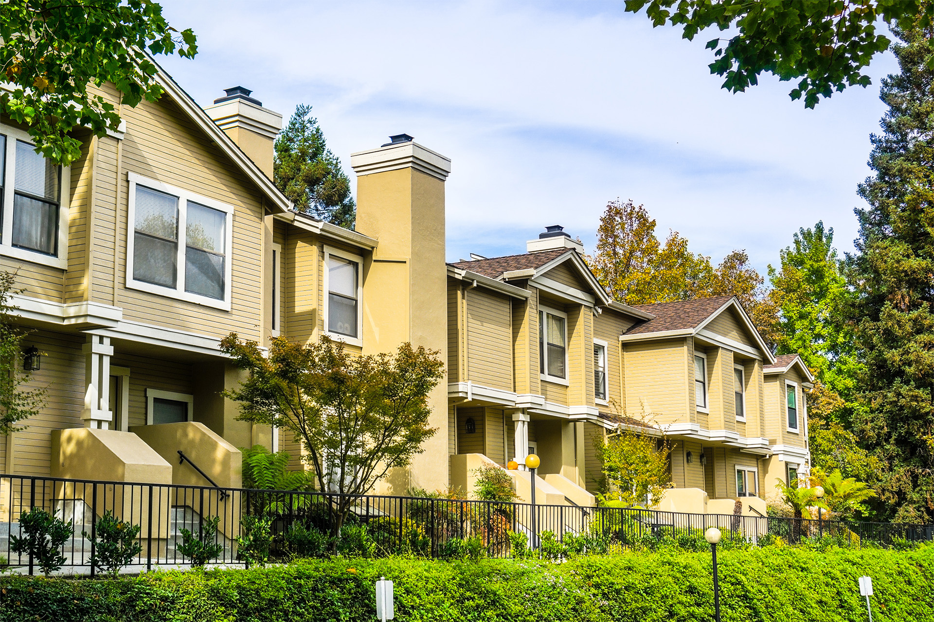 A row of multifamily townhomes in the Bay Area, California